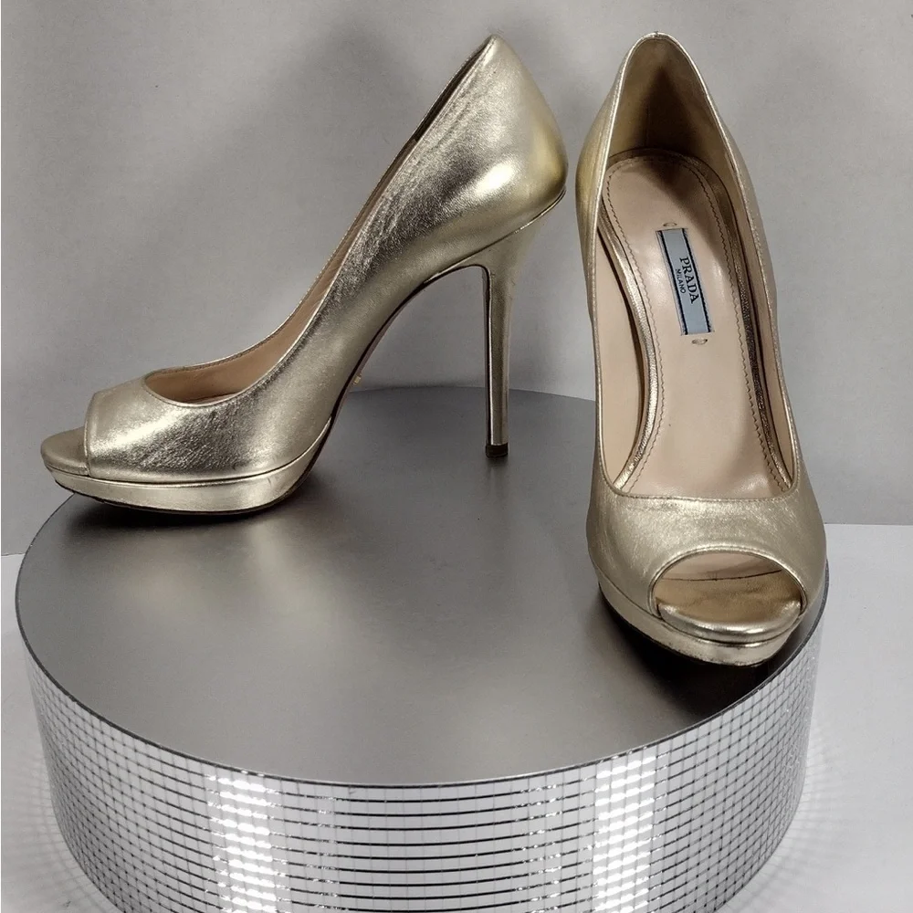 Prada Women's Gold Peep-Toe Heels pre owned Exellent condition size 8.5